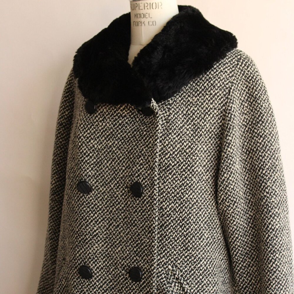 Vintage 1950s Coat, Bergdorf Goodman Black and White Tweed Wool Overcoat - Picture 10 of 13
